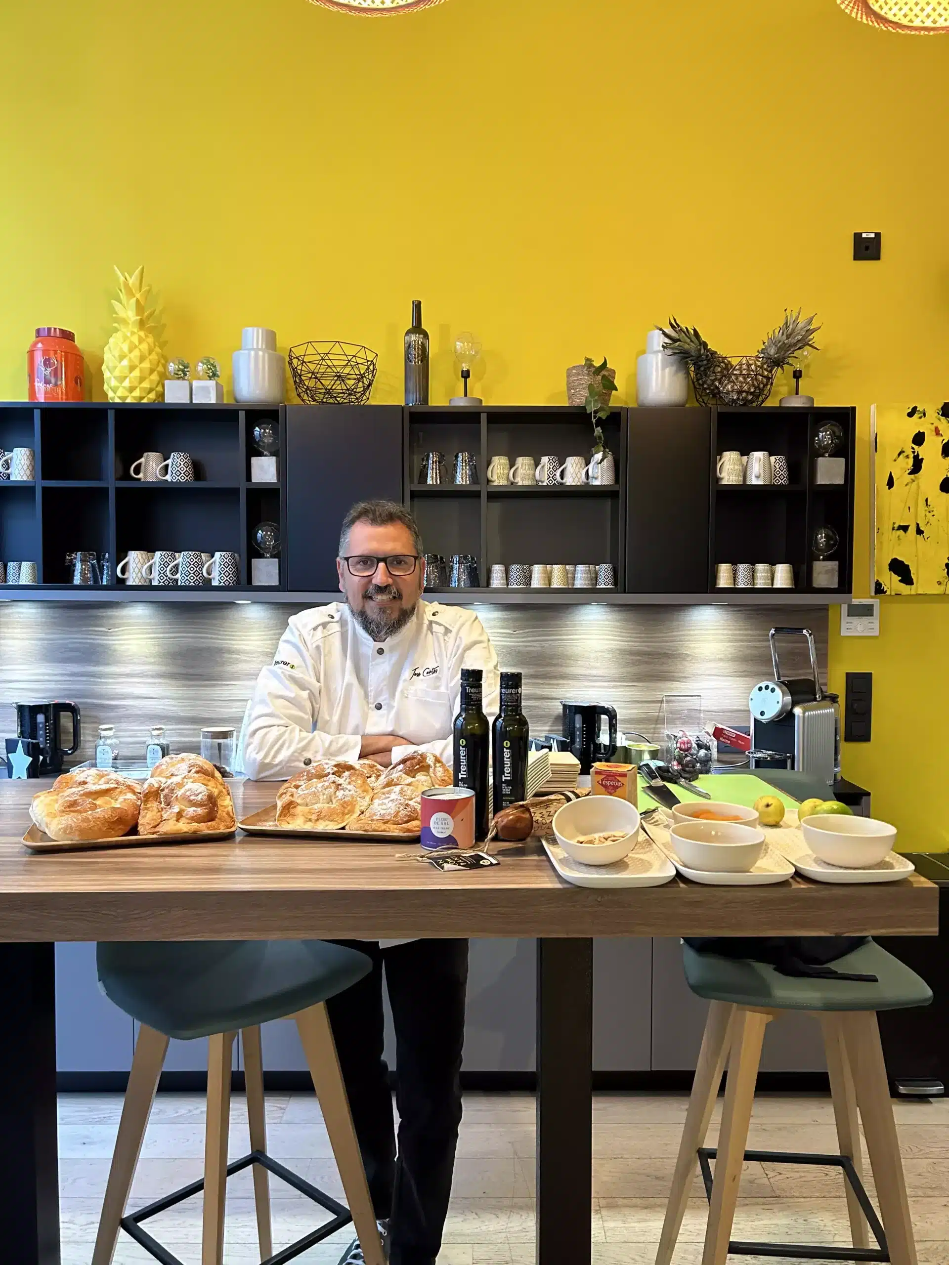 Surprenez vos convives avec un chef qui cuisine sous les yeux un repas inoubliable